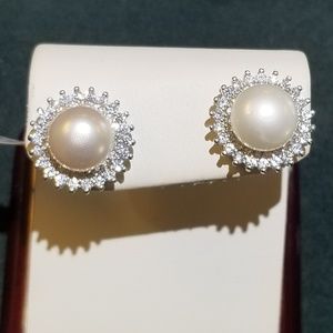 Ladies Pearl Earrings